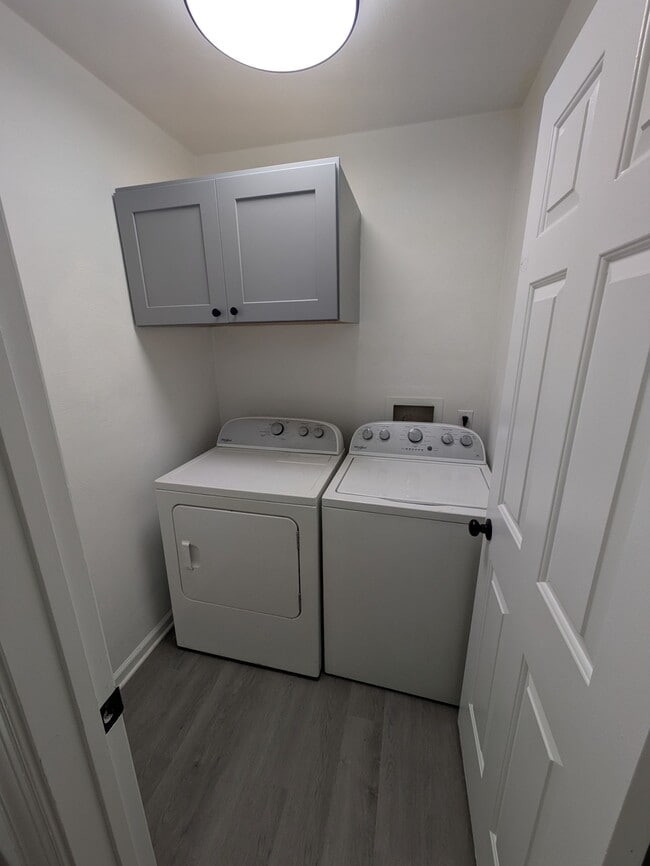 Building Photo - 5626 Carisbrooke Ln