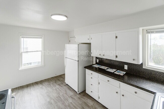 Building Photo - 328 E Rockwell Ave