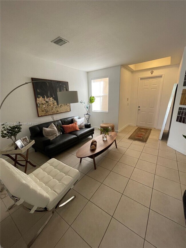 Foto del edificio - 10873 NW 79th St  10873 Doral Fl 33178