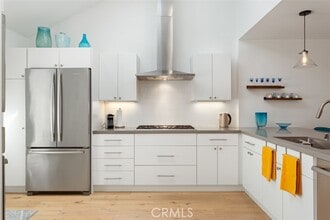 Building Photo - 607 Hilvanar