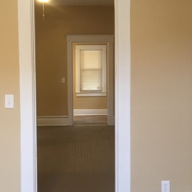 Foto del edificio - Large 3 bedroom one bath home