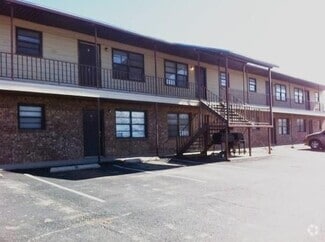 Building Photo - 701 S Cherry St