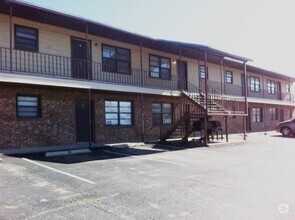 Building Photo - 701 S Cherry St