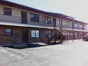 Building Photo - 701 S Cherry St