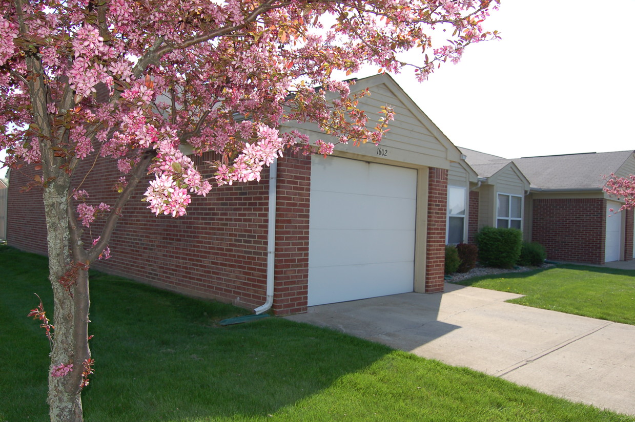 Building Photo - Green Acre Apartments