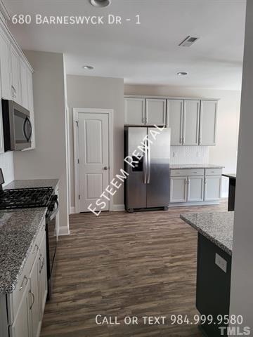 Foto del edificio - 680 Barneswyck Dr