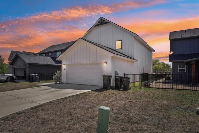 Building Photo - 416 Stagecoach Trail
