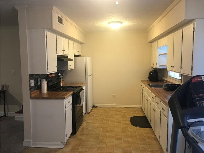 Building Photo - 120 Boley Dr