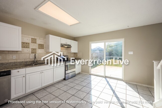 Building Photo - 6015 Encanto Point Dr