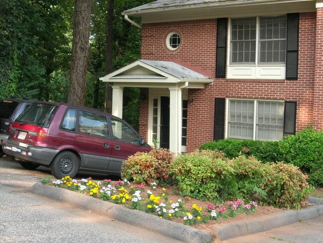 Front Entrance - 139 E Hill St