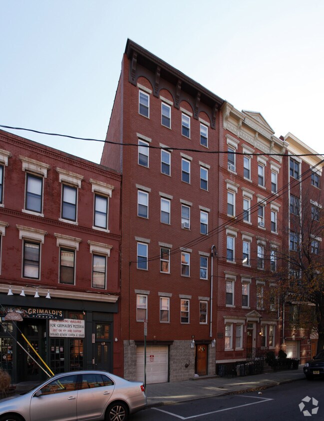 Primary Photo - 131 Clinton St
