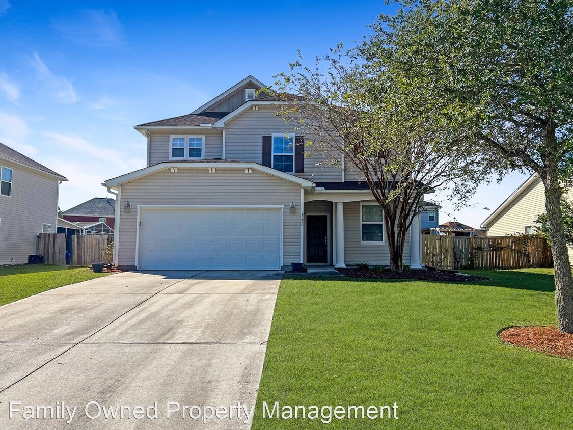 3 br, 2.5 bath House 1225 Woodsage Drive House Rental in Hanahan