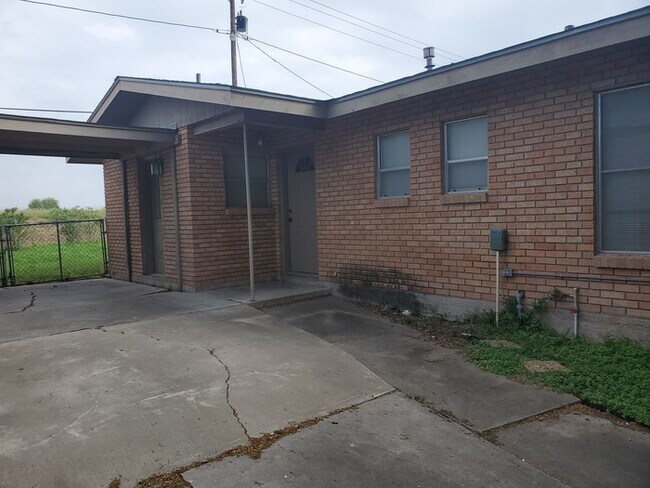 Foto del edificio - 2301 N Parkwood Dr