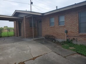 Building Photo - 2301 N Parkwood Dr