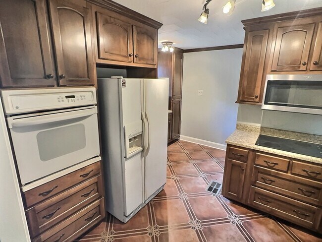 Building Photo - 3766 Friar Tuck Rd
