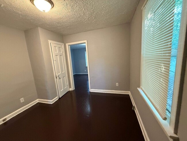Building Photo - 7004 Greenhaven Dr