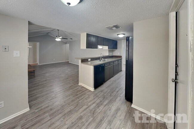Foto del edificio - 13622 Oak Breeze