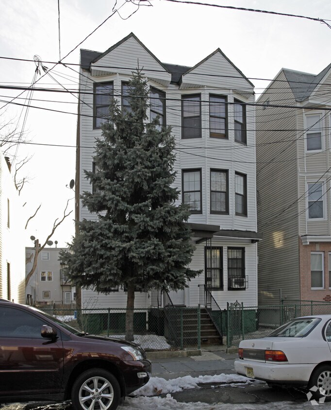 Building Photo - 37 Clarke Ave