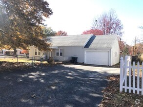 Building Photo - 1841 S Missouri Ave