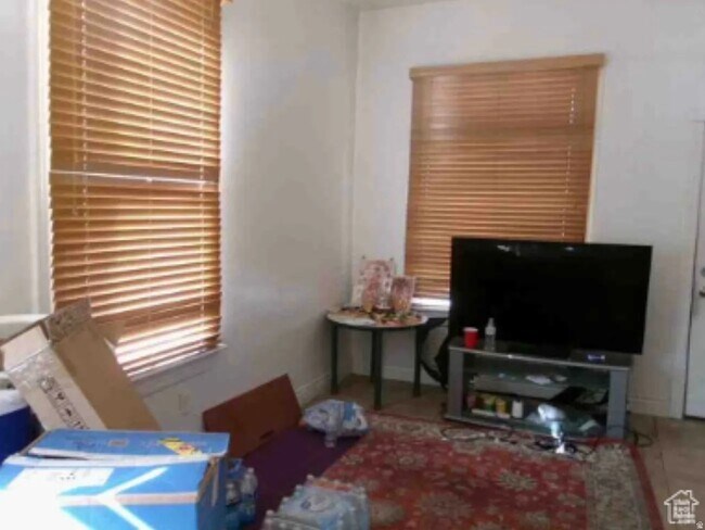 Foto del edificio - 862 E Menlo Ave