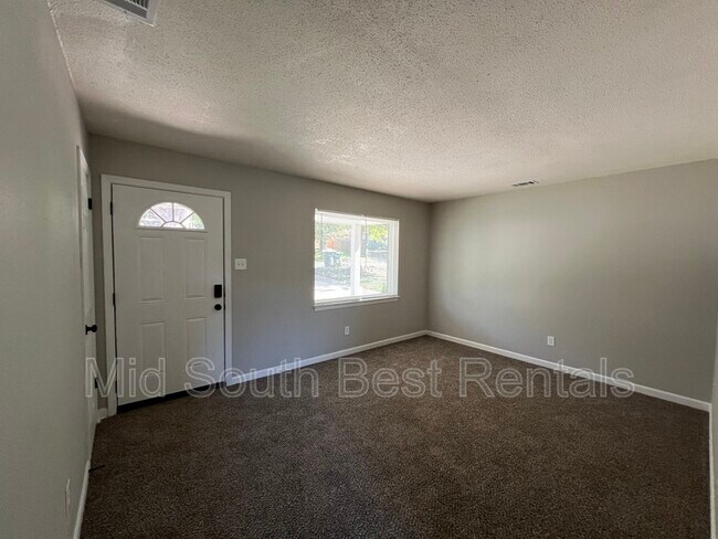 Building Photo - 4227 Tomahawk St