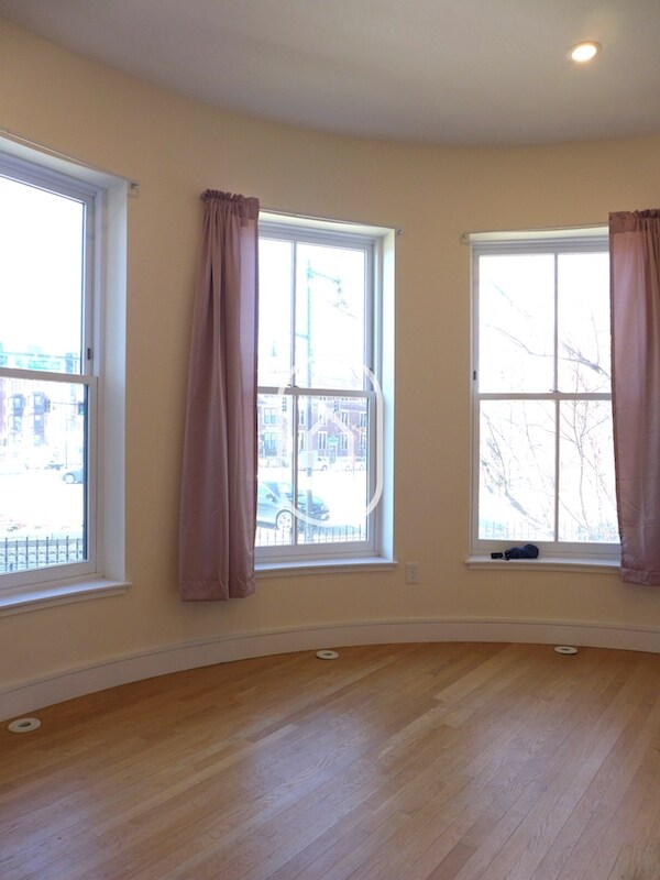 Foto del edificio - 909 Beacon St