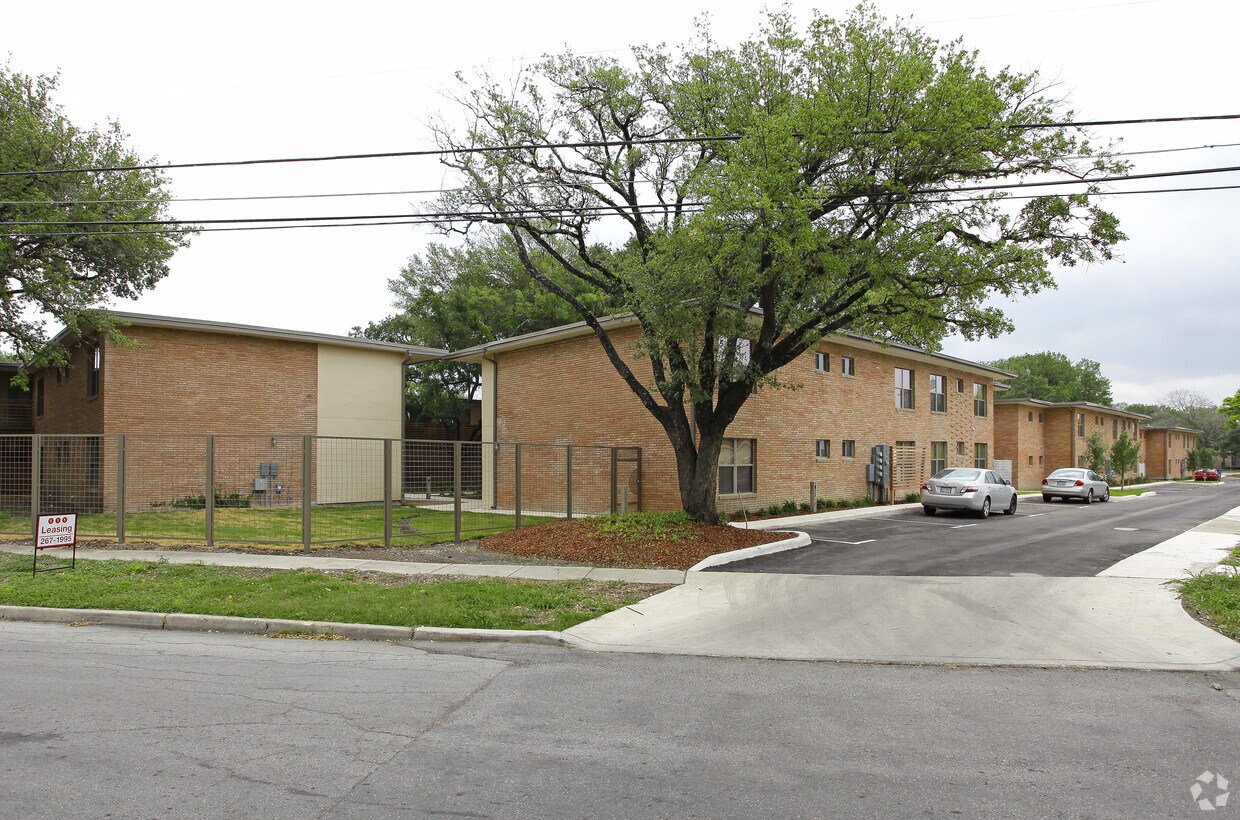 Dot Commons Apartments in San Antonio, TX