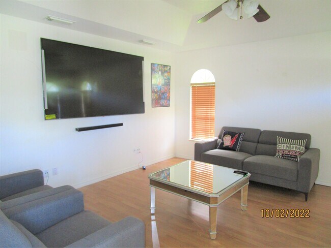 Foto del edificio - 7205 Hibiscus Rd