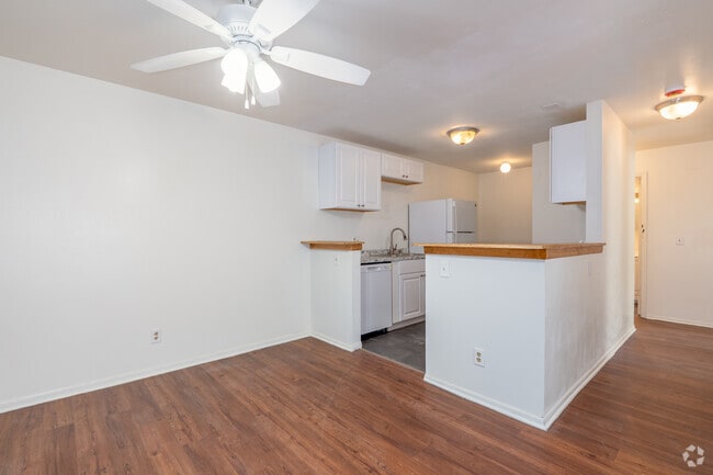 2BR, 1BA - 700SF - Kitchen - Fon Du lac Terrace Apts