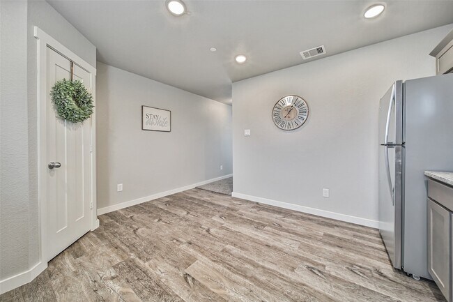 Building Photo - 12603 Telge Rd