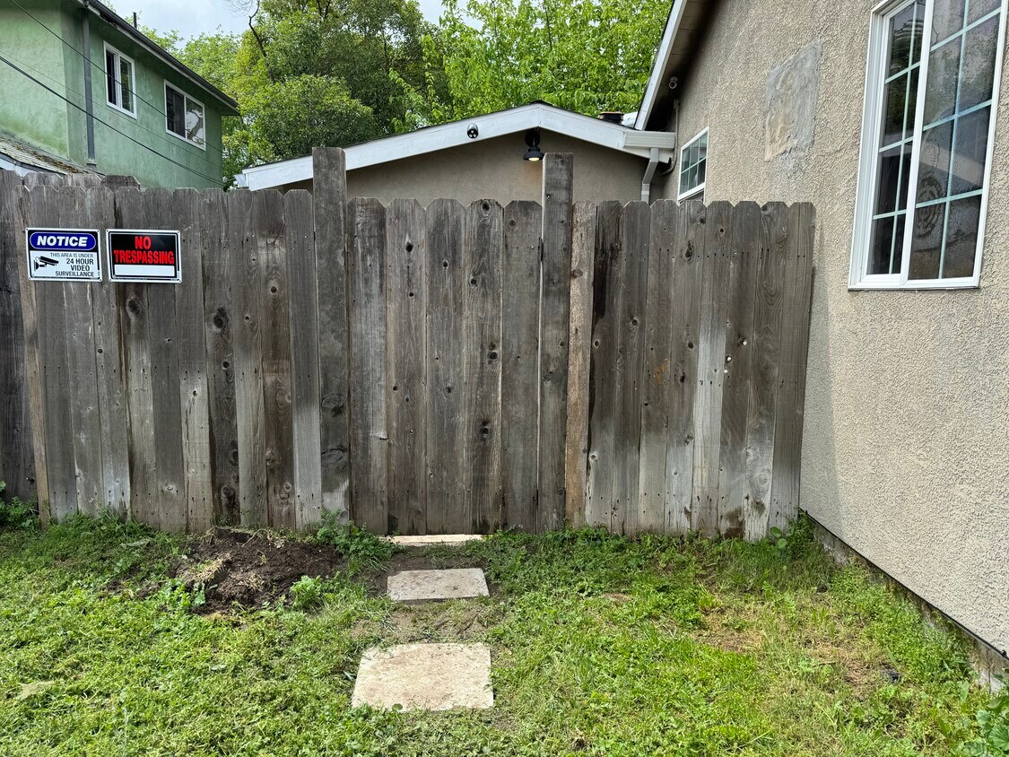 Fenced entrance to studio and private yard - 1717 S Adelbert Ave