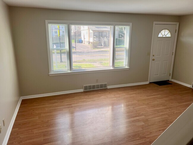 Foto del edificio - 740 Blossom Rd