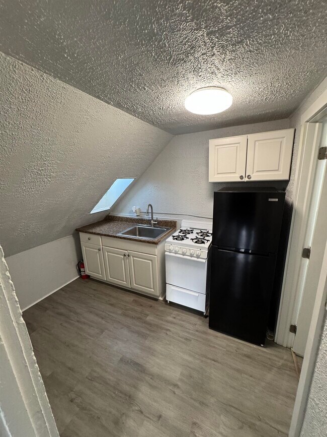 Foto del edificio - 30 Ledge St