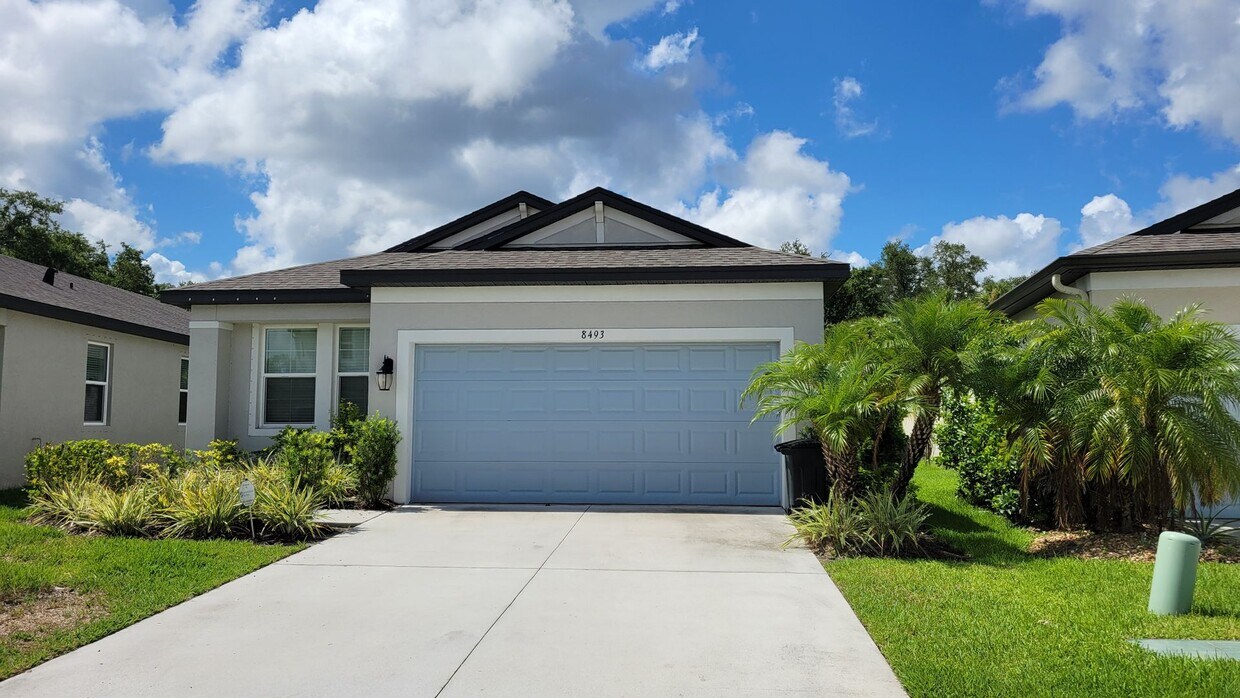 Primary Photo - PENDING LEASE-Annual UNfurnished 3/2 newer...