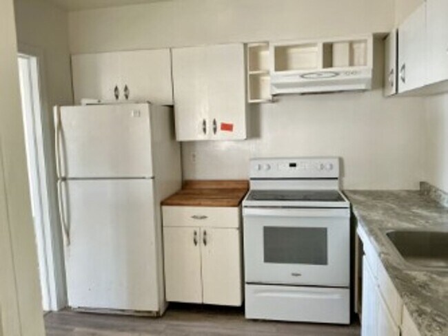 Building Photo - Larchmont