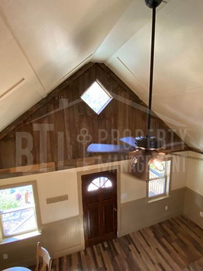 Foto del edificio - Rustic One Bedroom Cabin with Loft