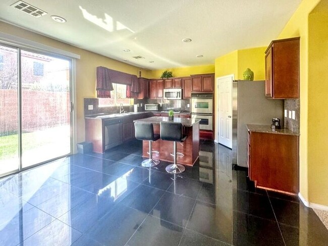Building Photo - 6725 Yellowhammer Pl