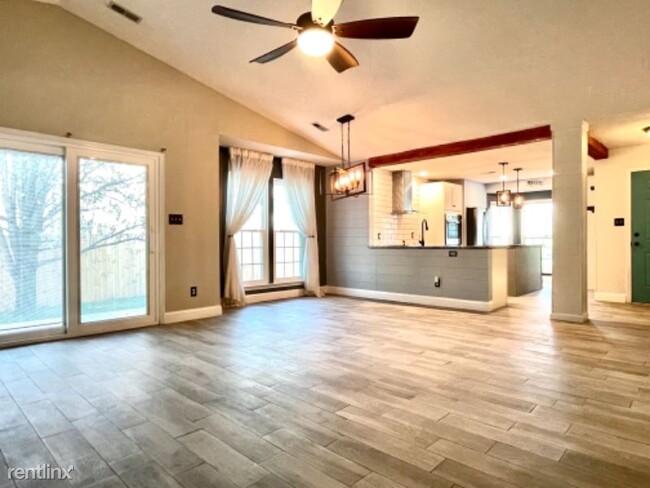 Building Photo - 4837 Renfrew Dr