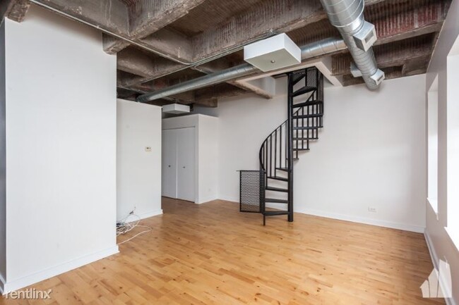 Building Photo - 3140 N Sheffield Ave