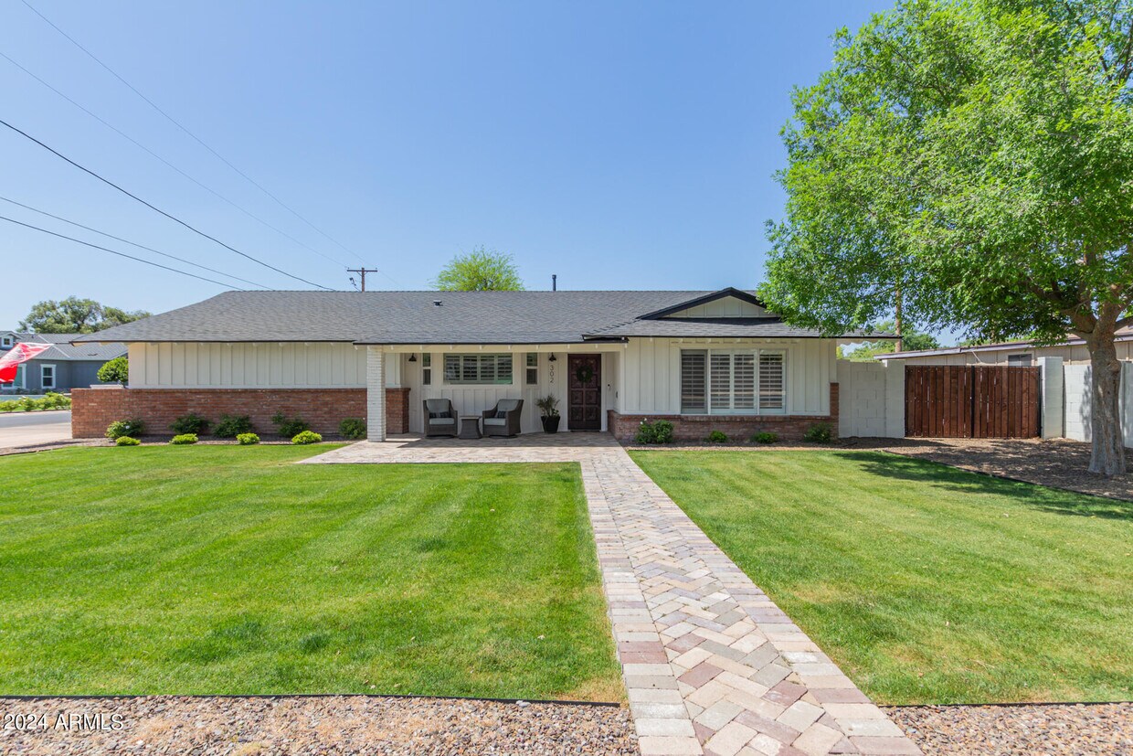 Primary Photo - 302 W Frier Dr