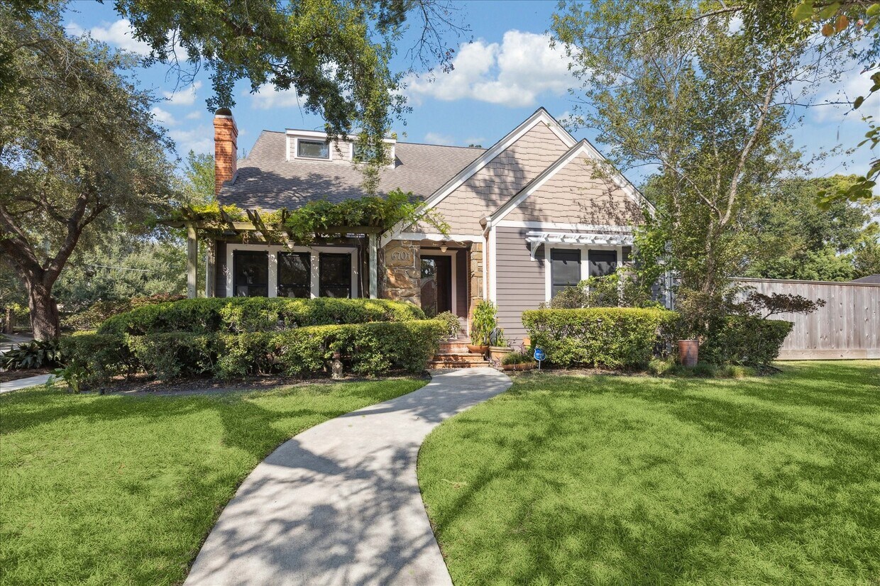 Foto principal - 6701 Wildwood Way