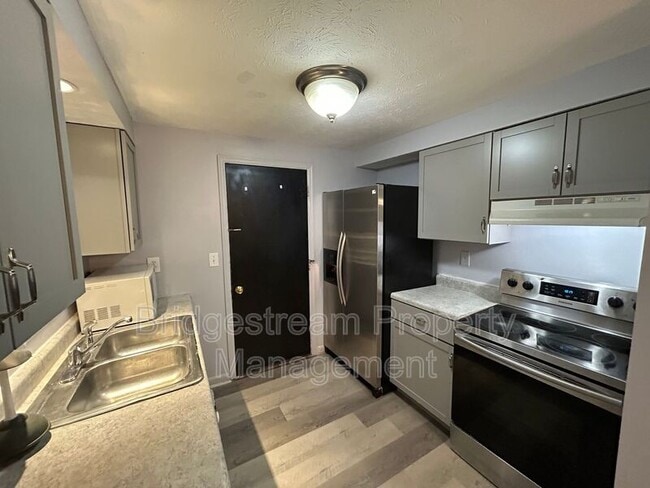 Building Photo - 1381 Firethorne Dr