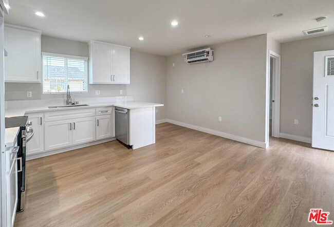 Building Photo - 316 Ximeno Ave