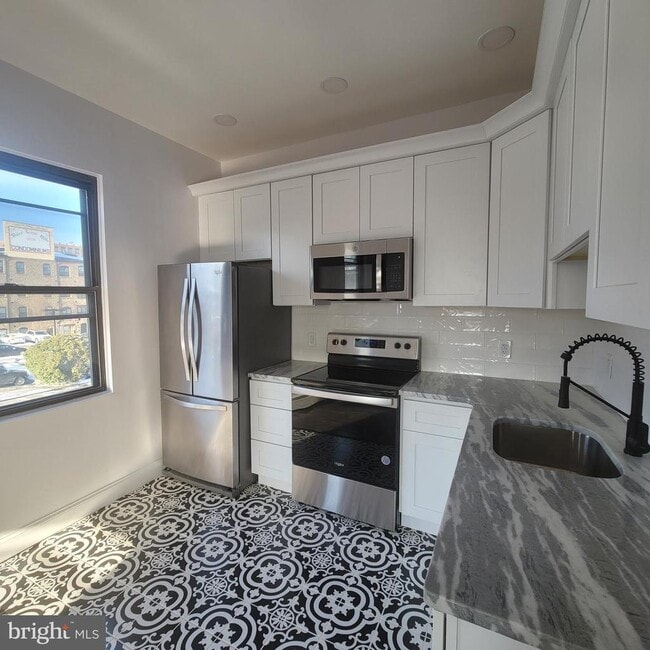 Building Photo - 401 Shurs Ln