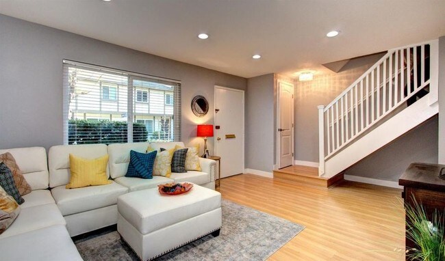 Building Photo - 192 Oak Brook Cir