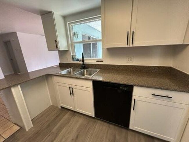 Foto del edificio - 1645 E Paradise Ln
