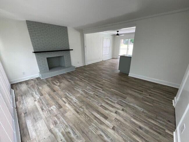 Foto del edificio - 4026 Sedgewood Ln