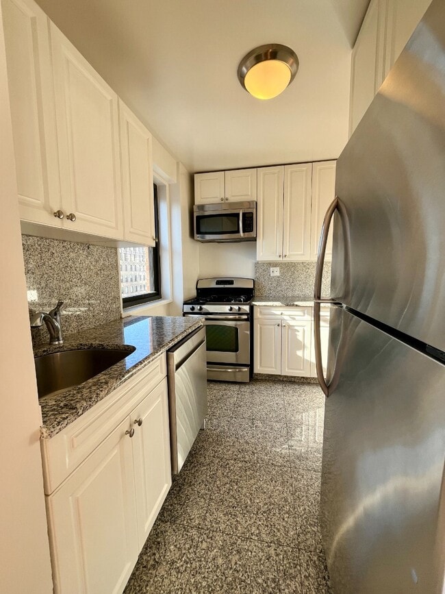 Building Photo - 145 Fourth Avenue