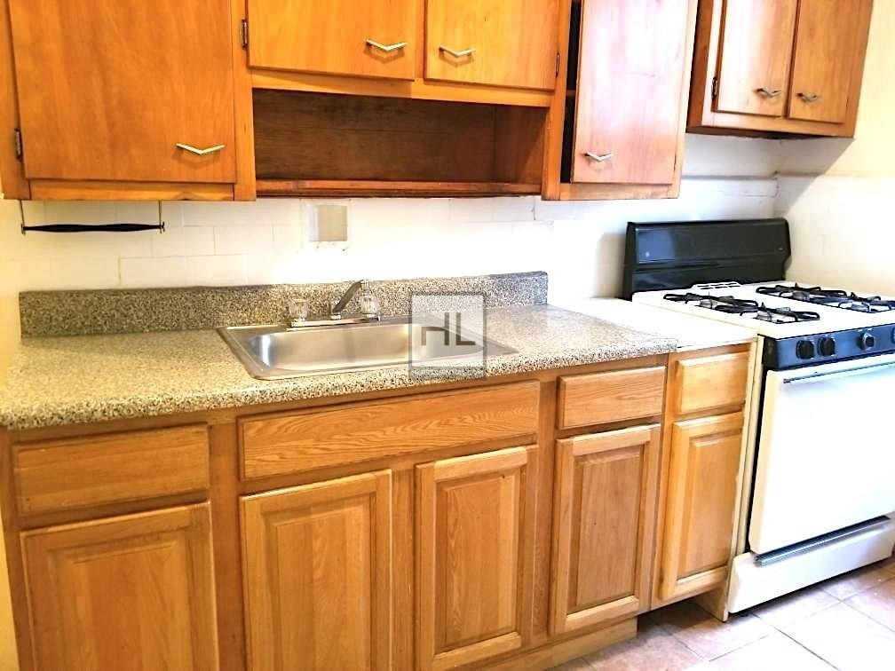 Foto principal - 636 E 96th St