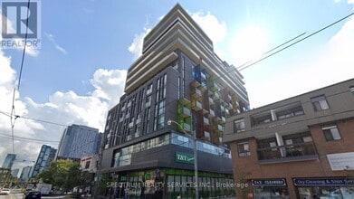 Building Photo - 297 College St